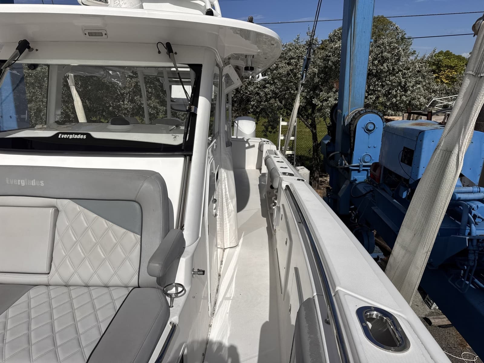 2016 Everglades 435 CC - Photo 20