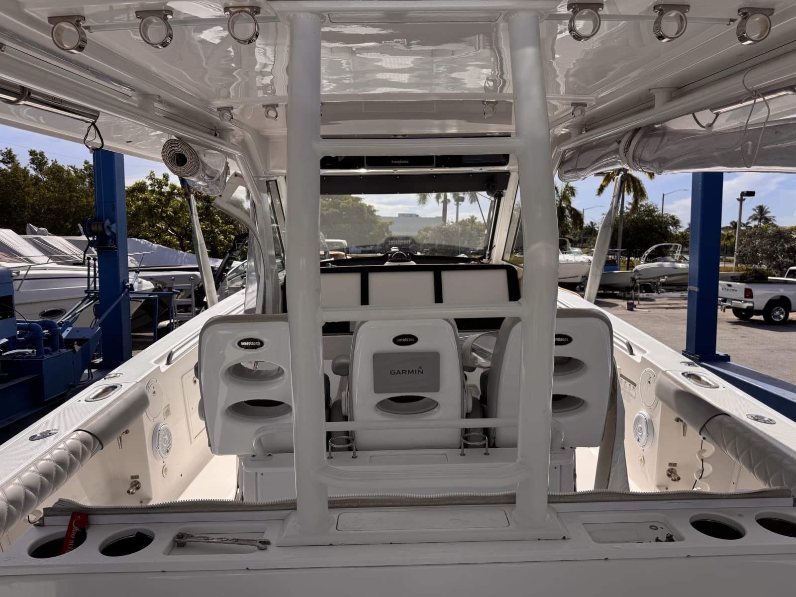 2016 Everglades 435 CC - Photo 12