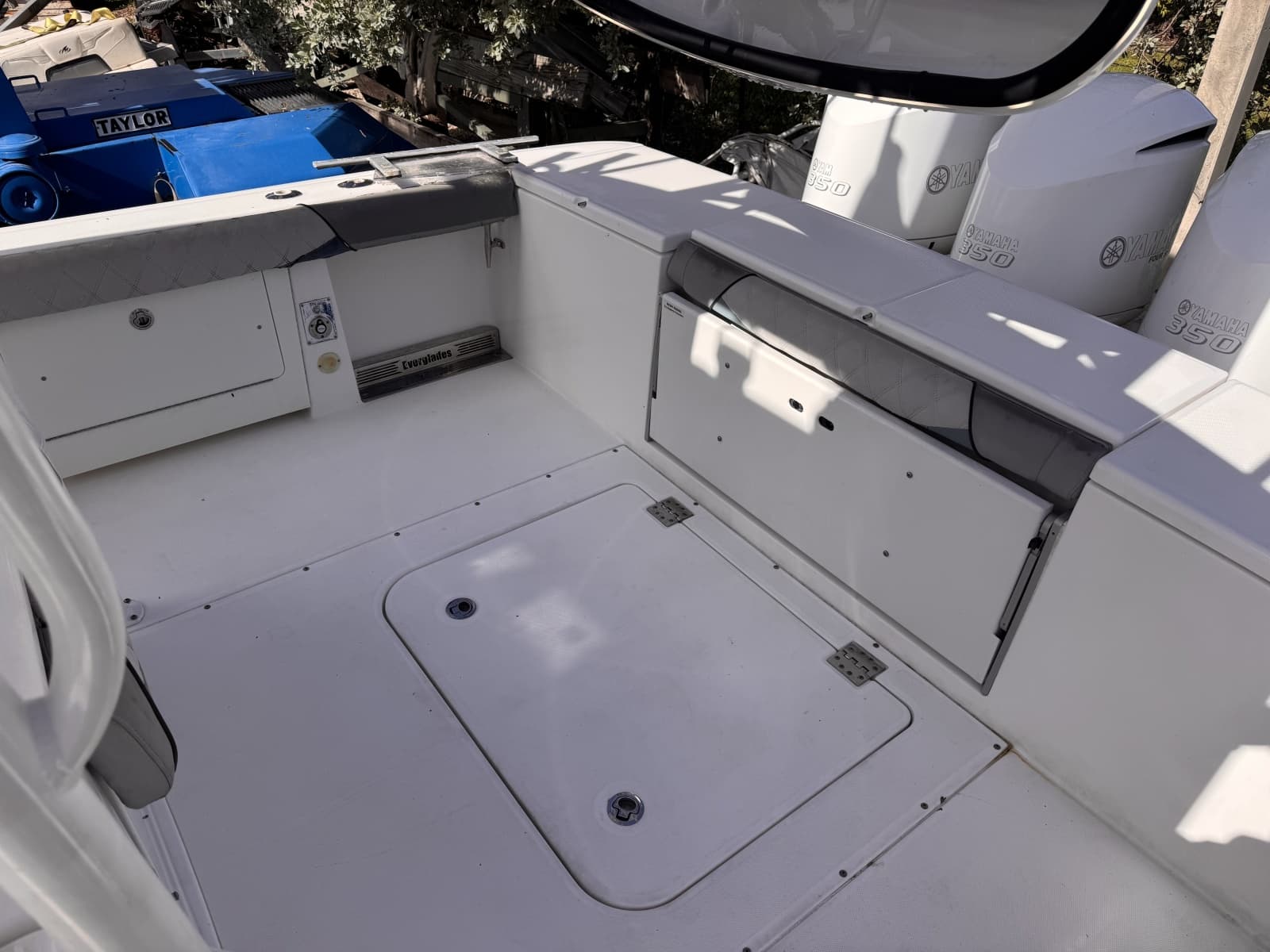 2016 Everglades 435 CC - Photo 8