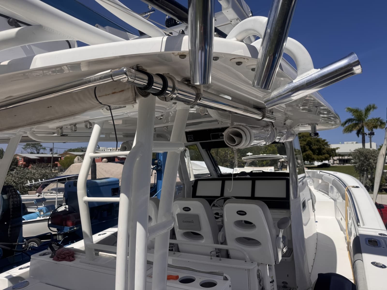 2016 Everglades 435 CC - Photo 22