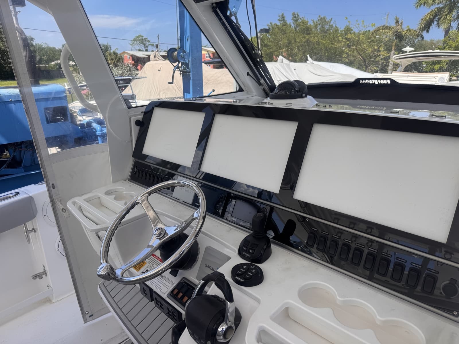 2016 Everglades 435 CC - Photo 23