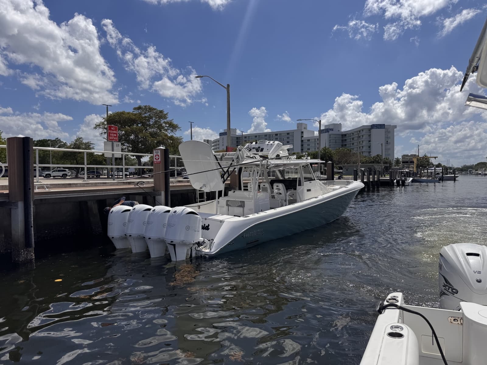2016 Everglades 435 CC - Photo 4