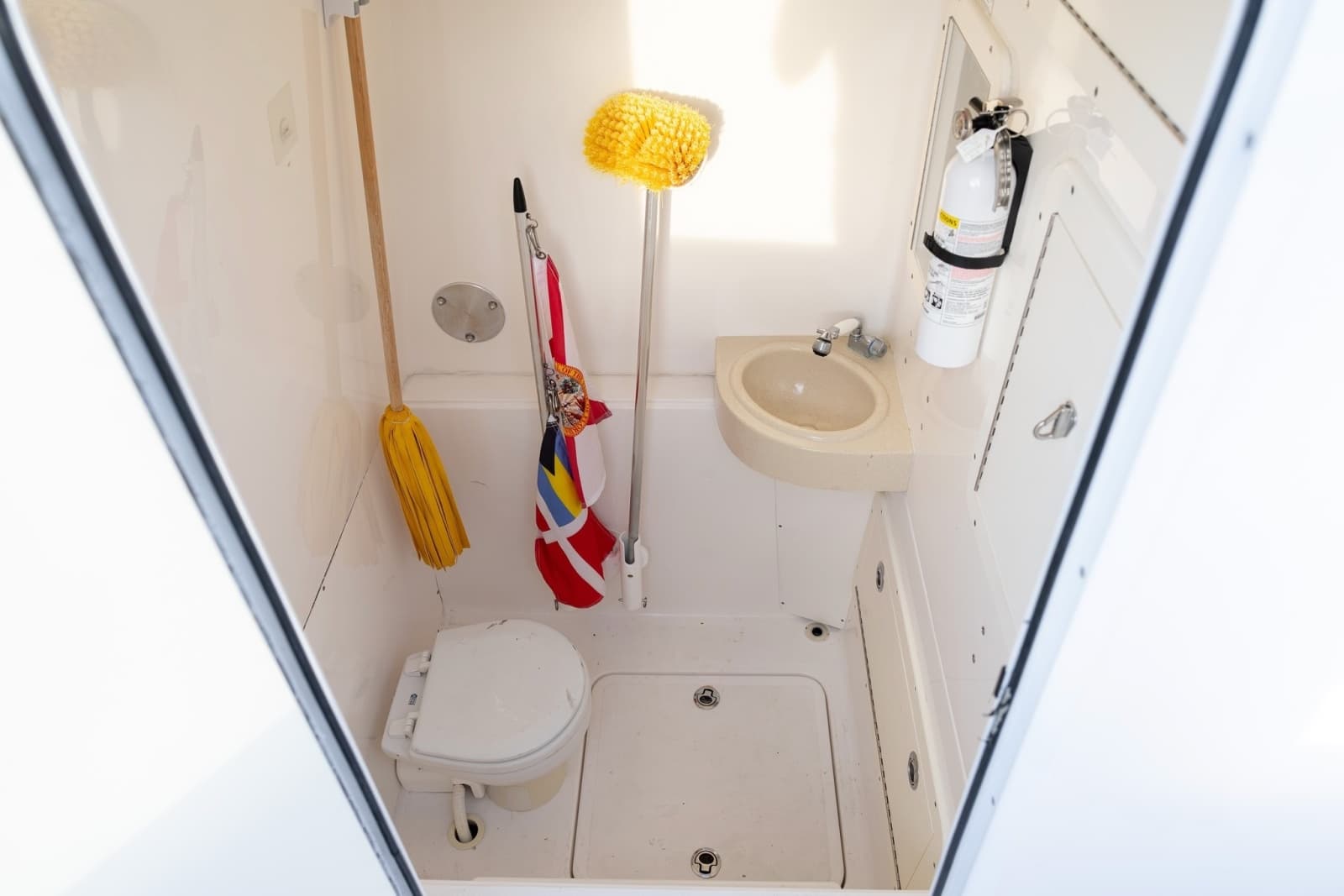 2015 Invincible Center Console - Photo 6