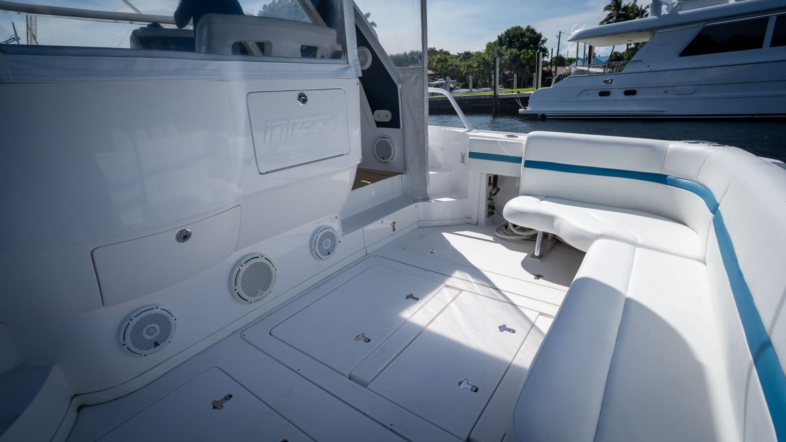 2019 Intrepid 475 Sport Yacht - Photo 9