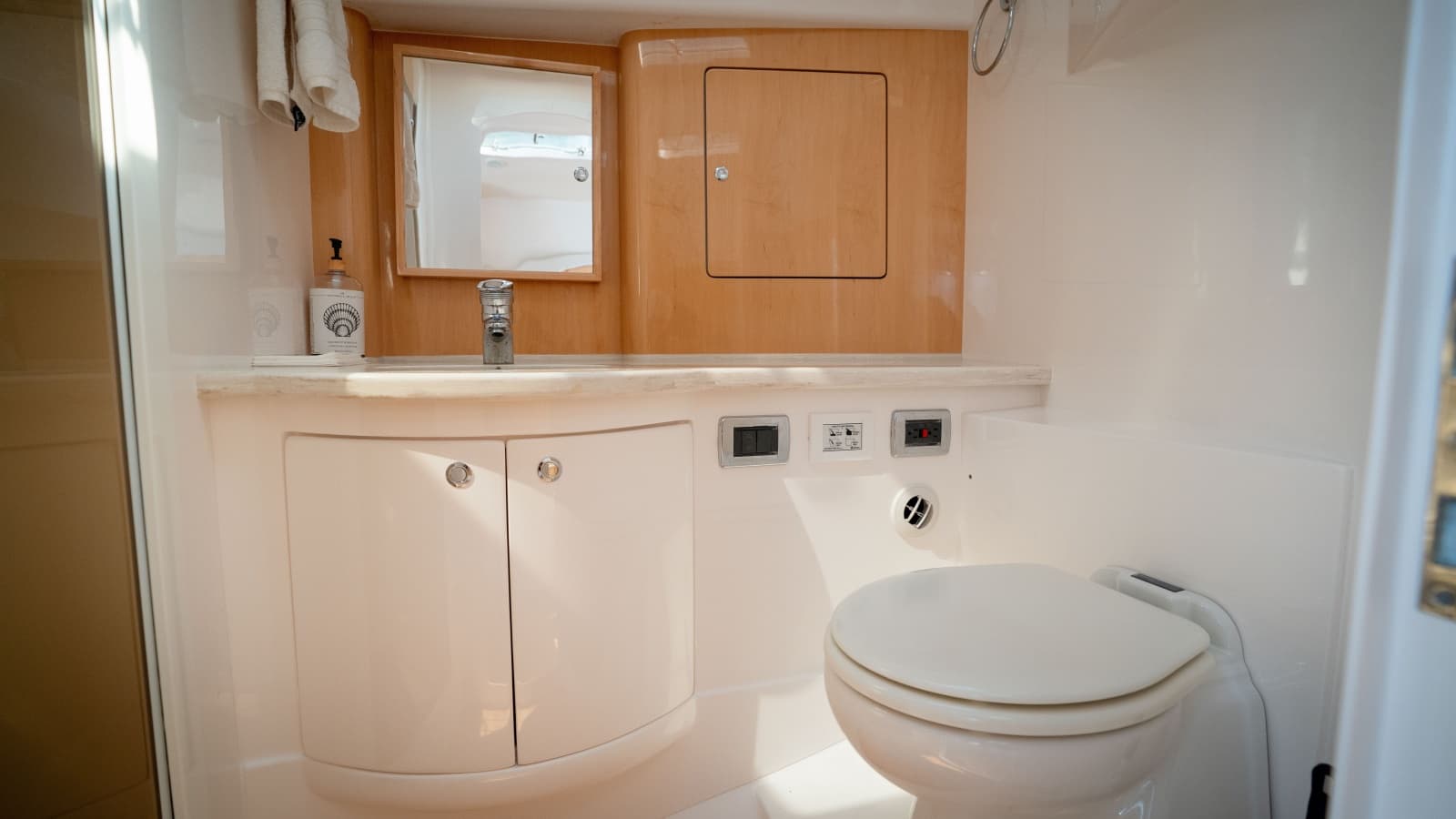 2019 Intrepid 475 Sport Yacht - Photo 26