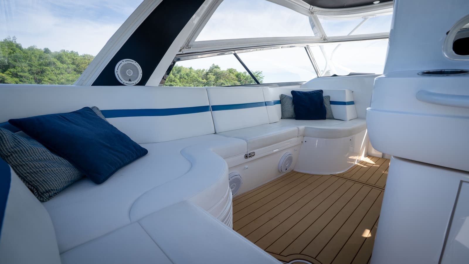 2019 Intrepid 475 Sport Yacht - Photo 14