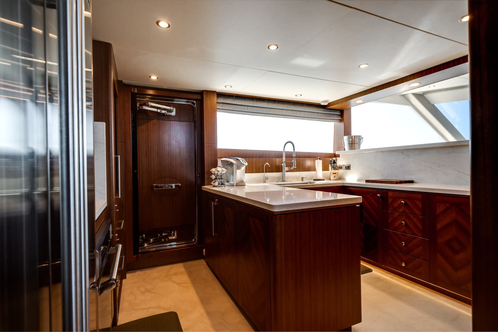 2018 Ocean Alexander 100 MY - Photo 46