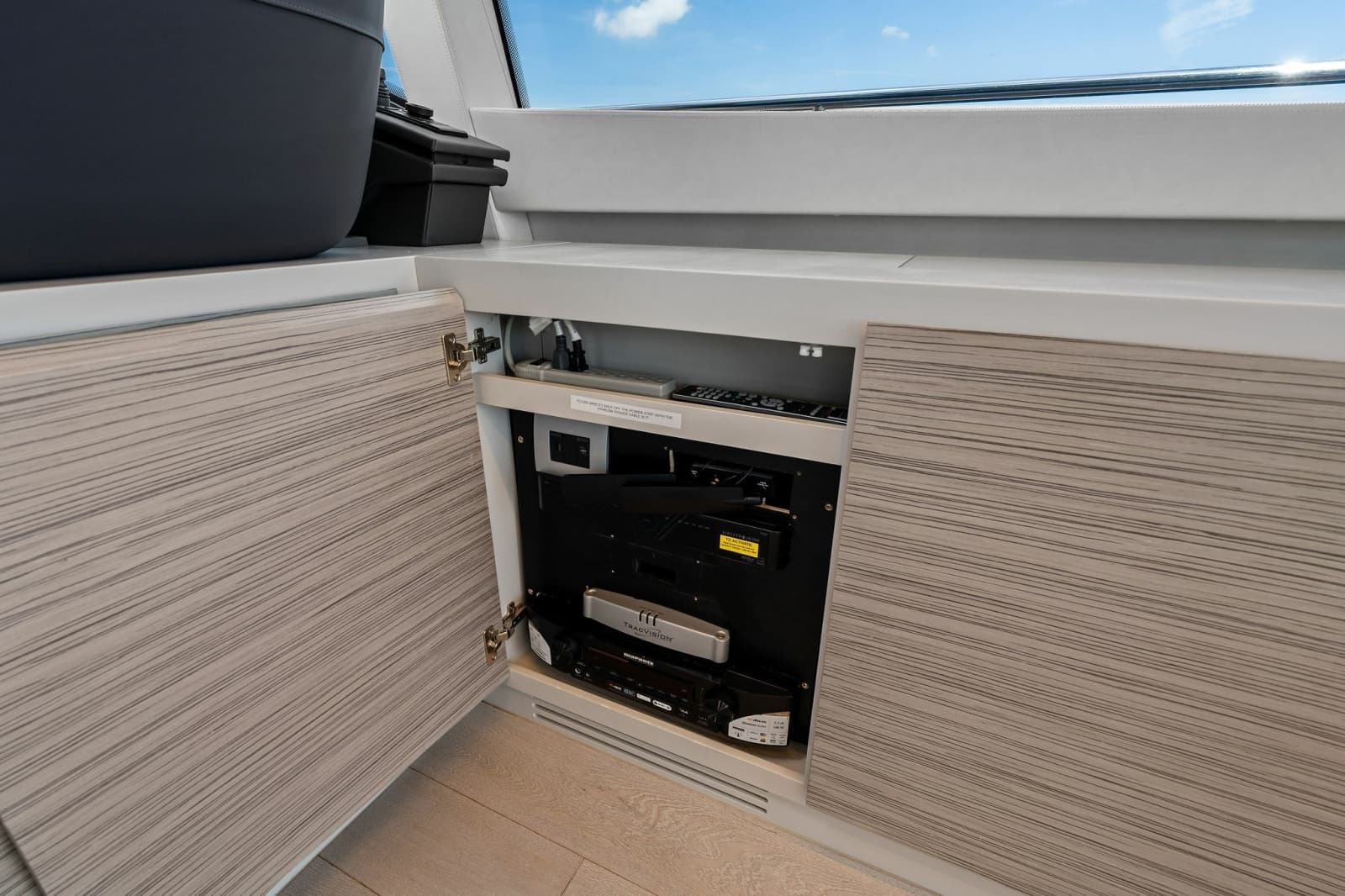 2023 Pershing 6X - Photo 26