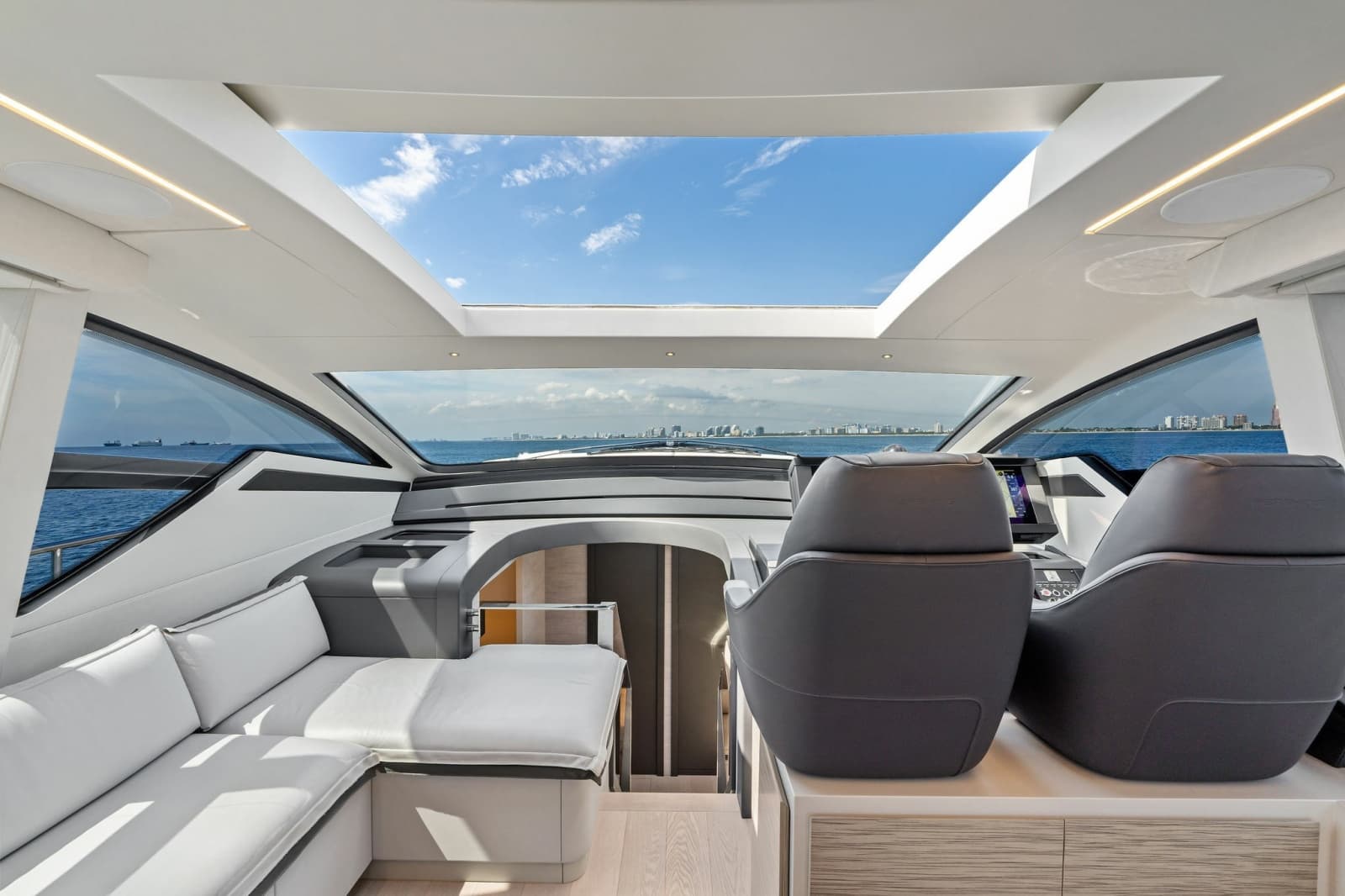2023 Pershing 6X - Photo 16