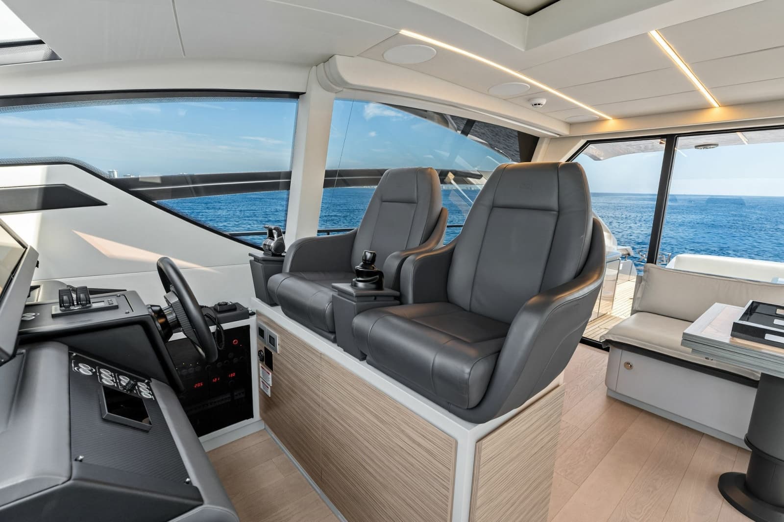 2023 Pershing 6X - Photo 35