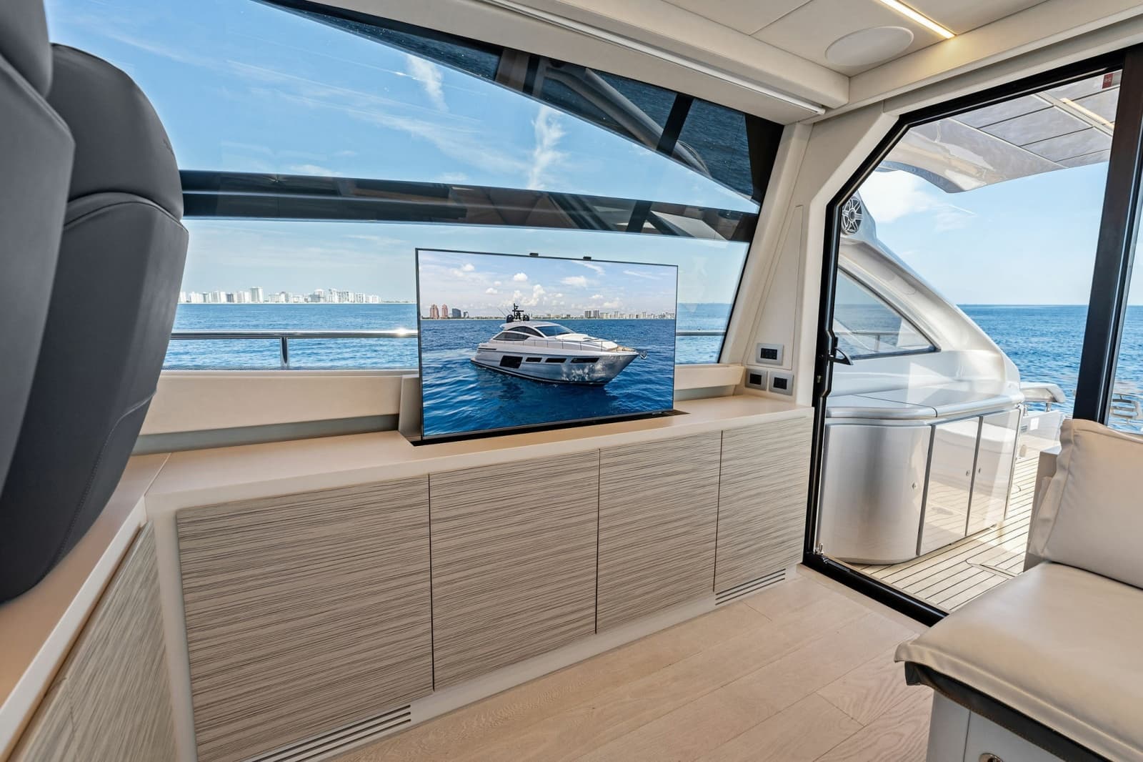2023 Pershing 6X - Photo 27