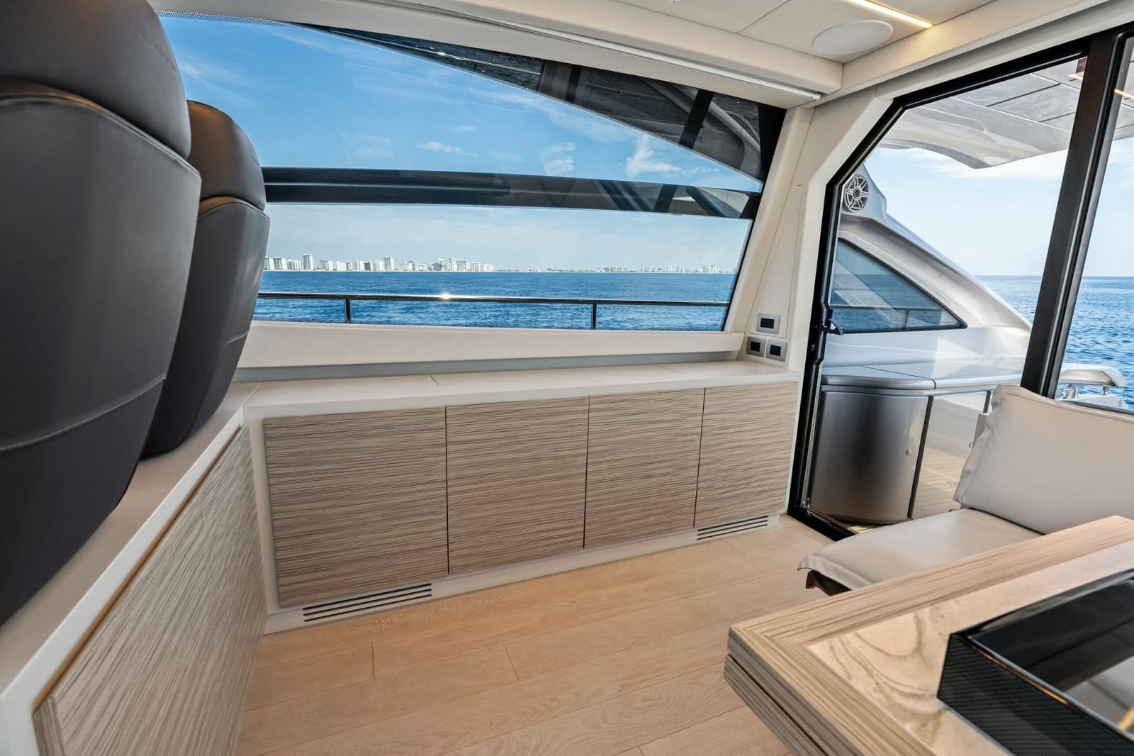 2023 Pershing 6X - Photo 28