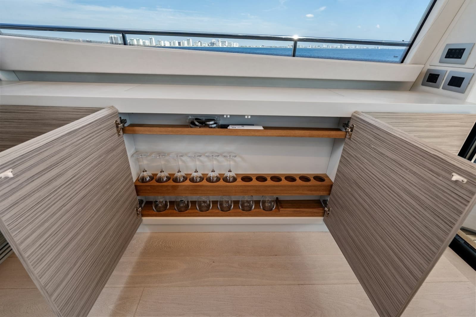 2023 Pershing 6X - Photo 25
