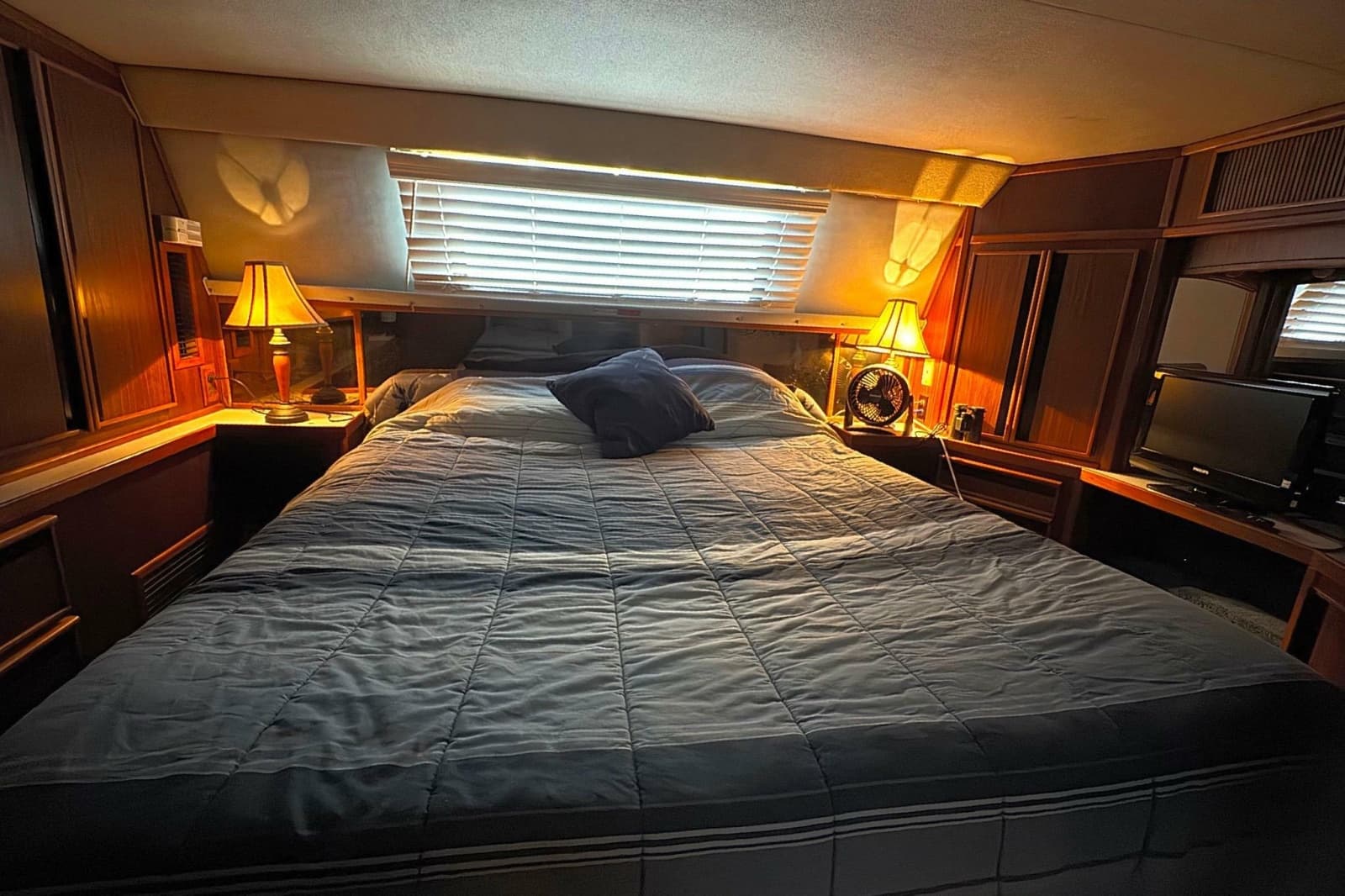 1988 Sea Ray 415 Aft Cabin - Photo 47