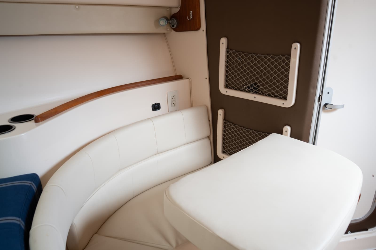 2009 Grady-White Express 330 - Photo 44