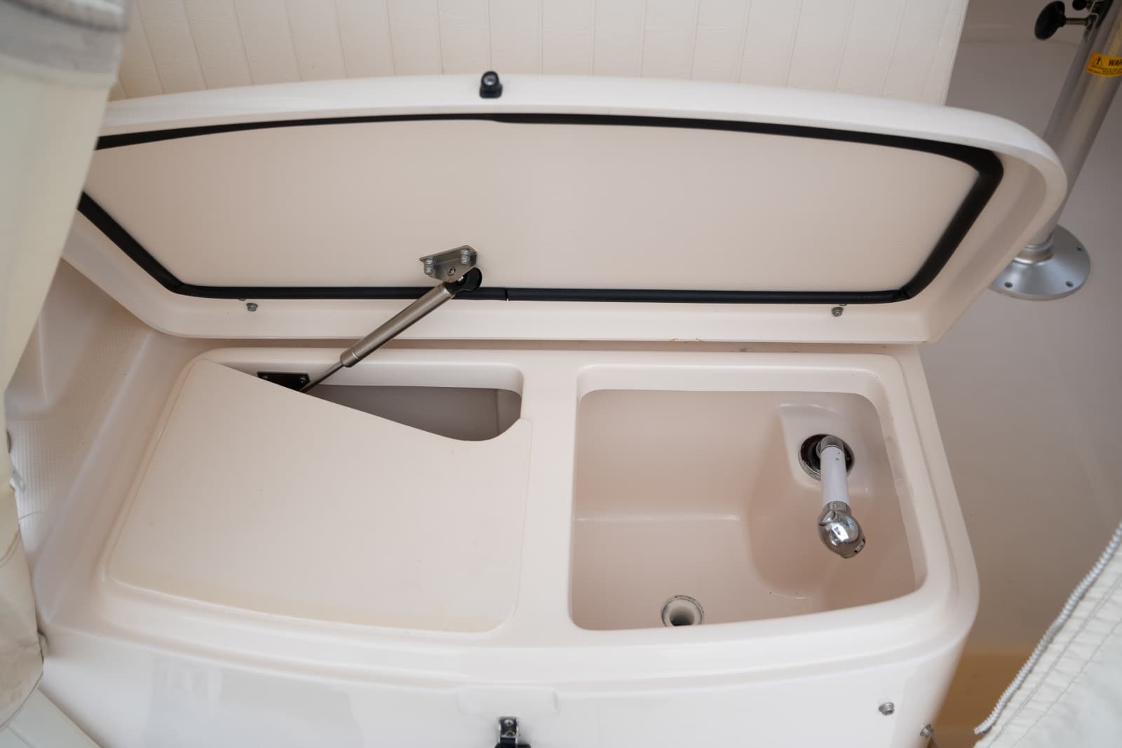 2009 Grady-White Express 330 - Photo 15