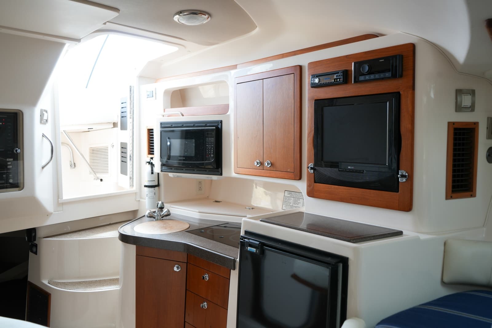 2009 Grady-White Express 330 - Photo 43