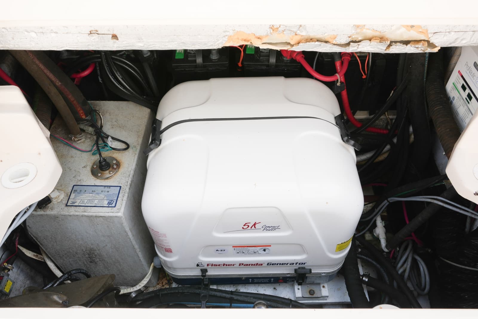 2009 Grady-White Express 330 - Photo 39
