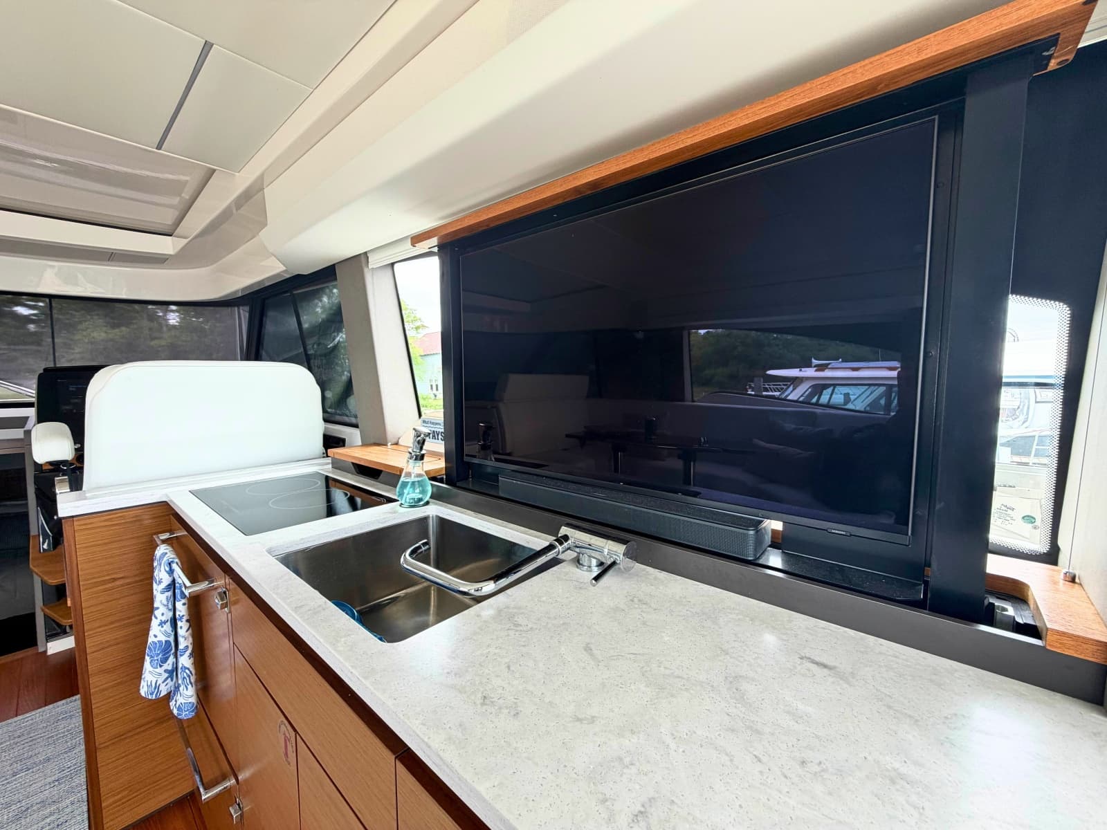 2025 Tiara Yachts 48 LE - Photo 20