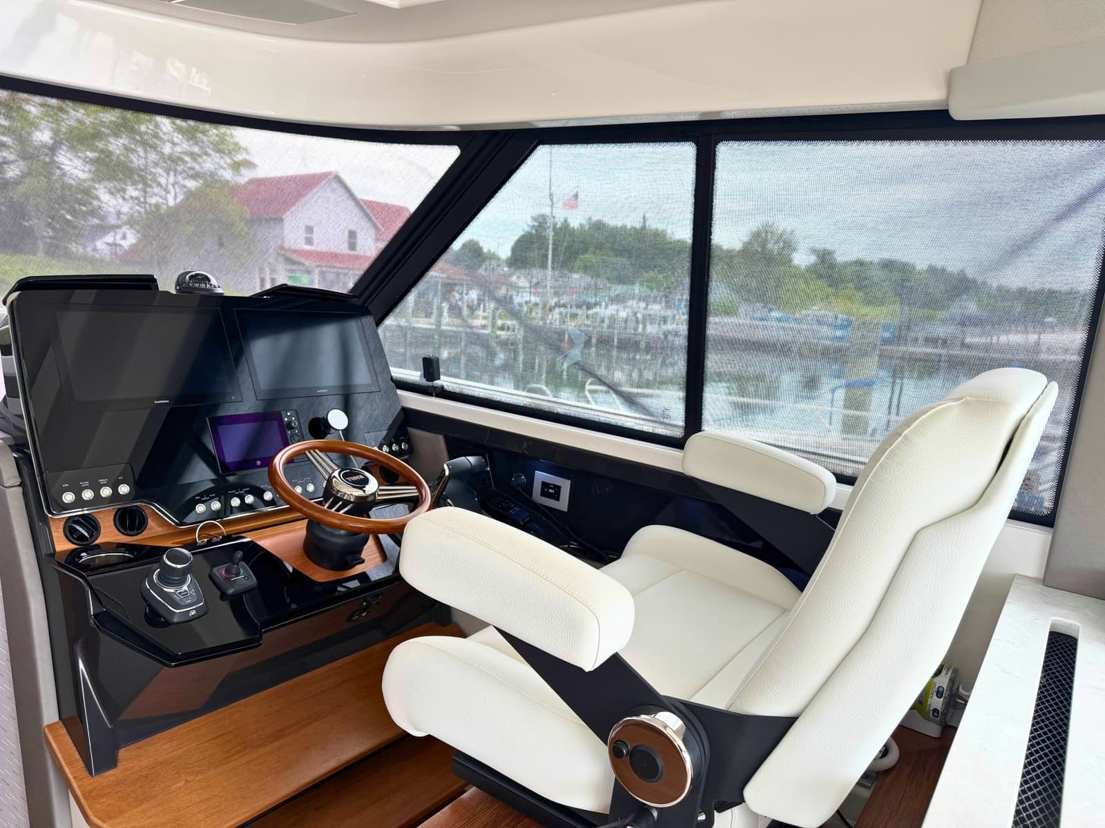 2025 Tiara Yachts 48 LE - Photo 13