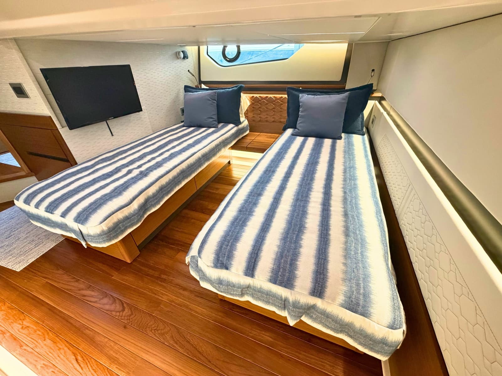 2025 Tiara Yachts 48 LE - Photo 28