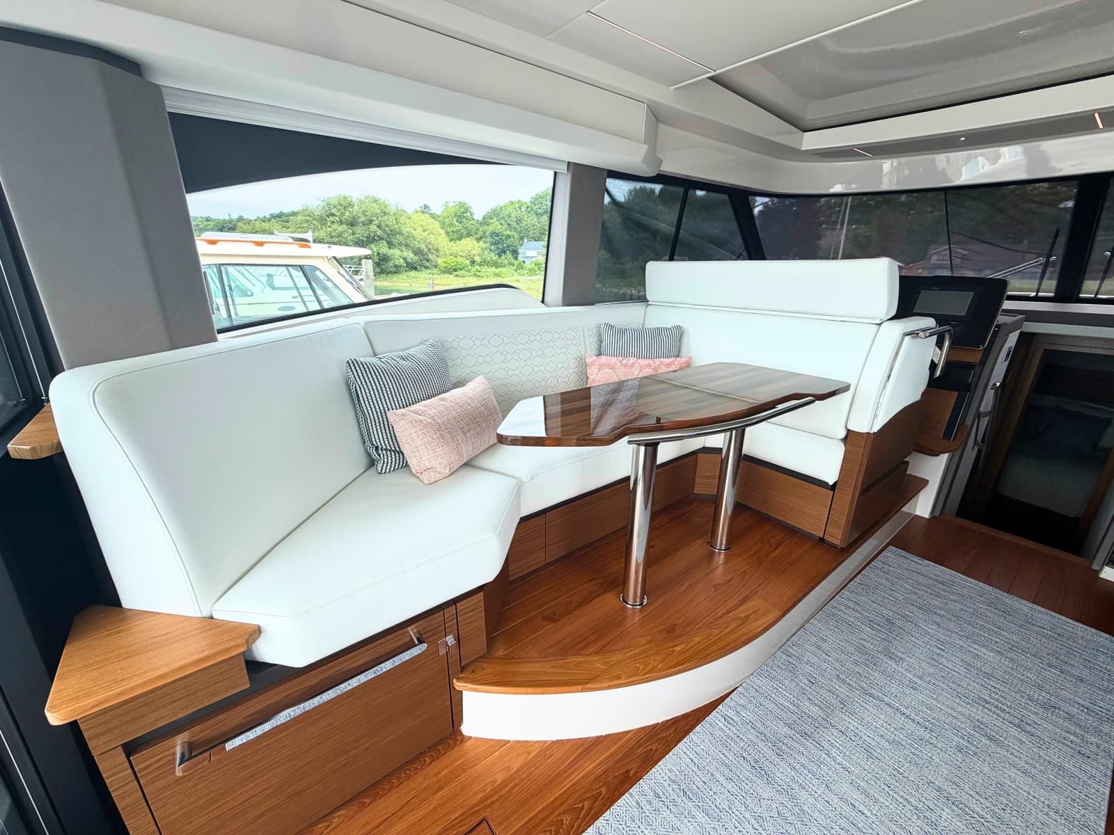 2025 Tiara Yachts 48 LE - Photo 18