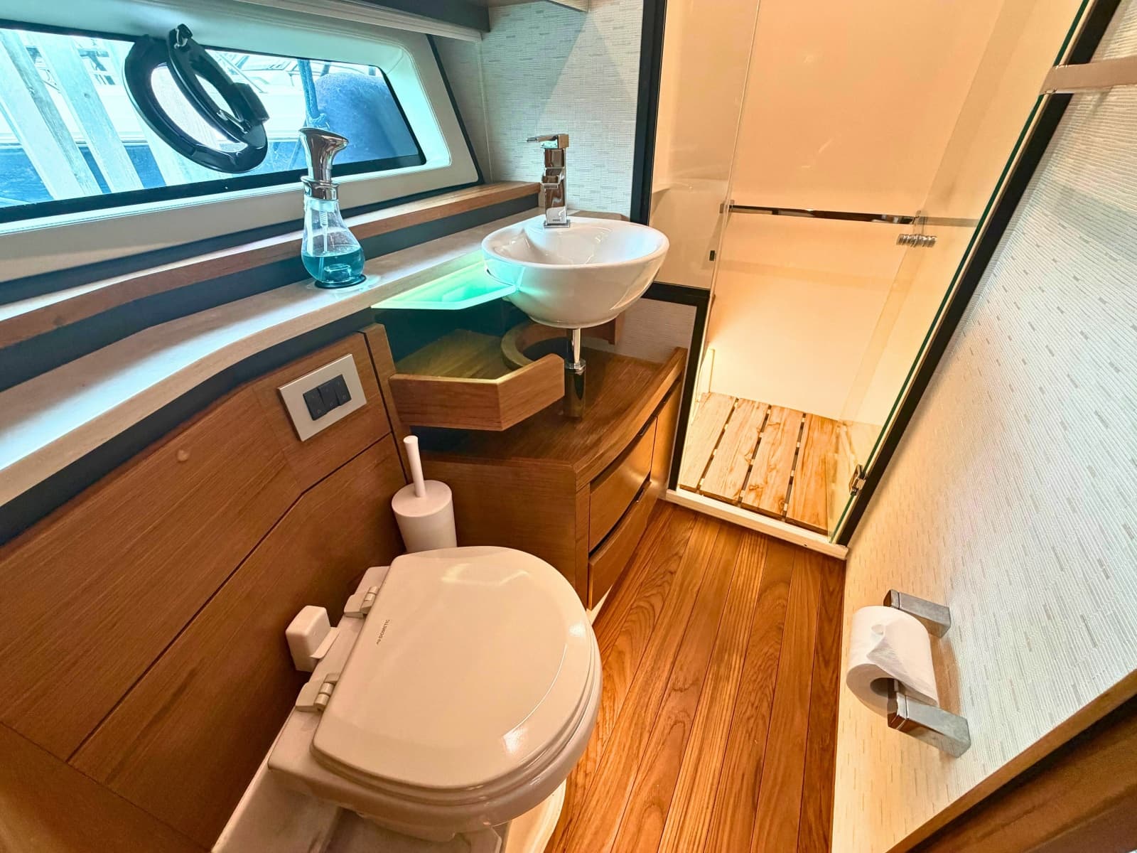 2025 Tiara Yachts 48 LE - Photo 23