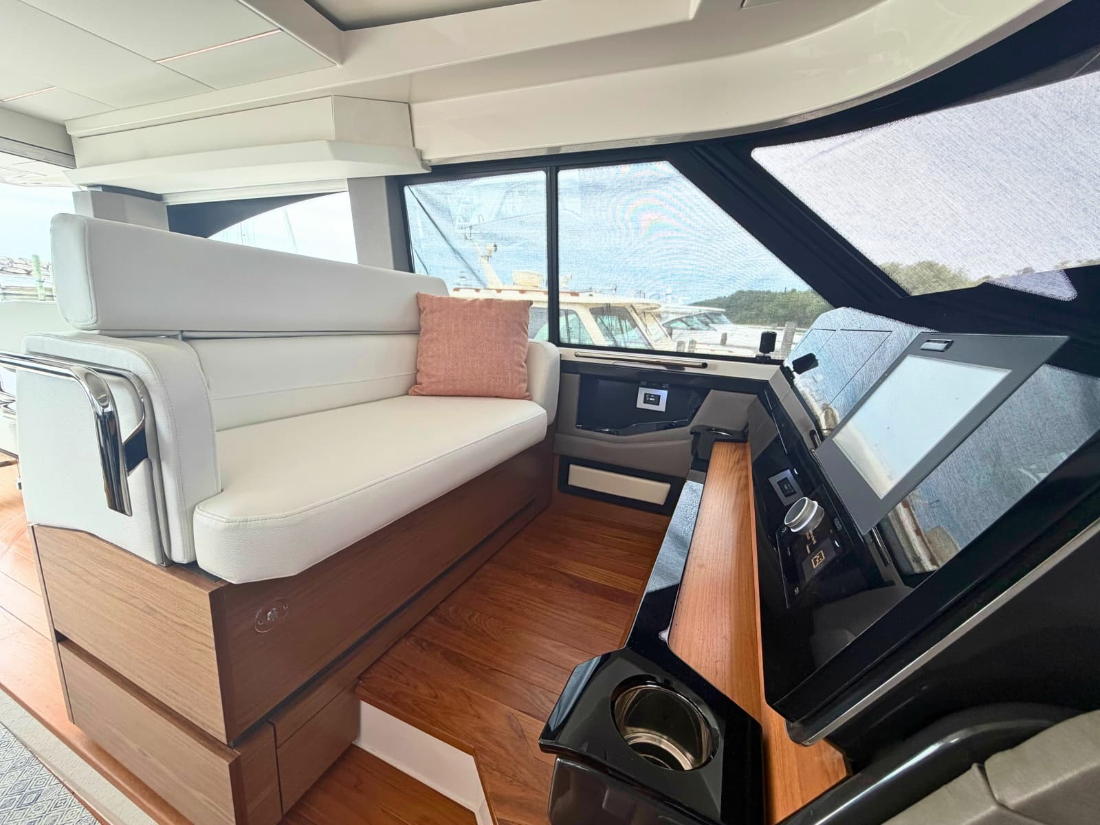 2025 Tiara Yachts 48 LE - Photo 17