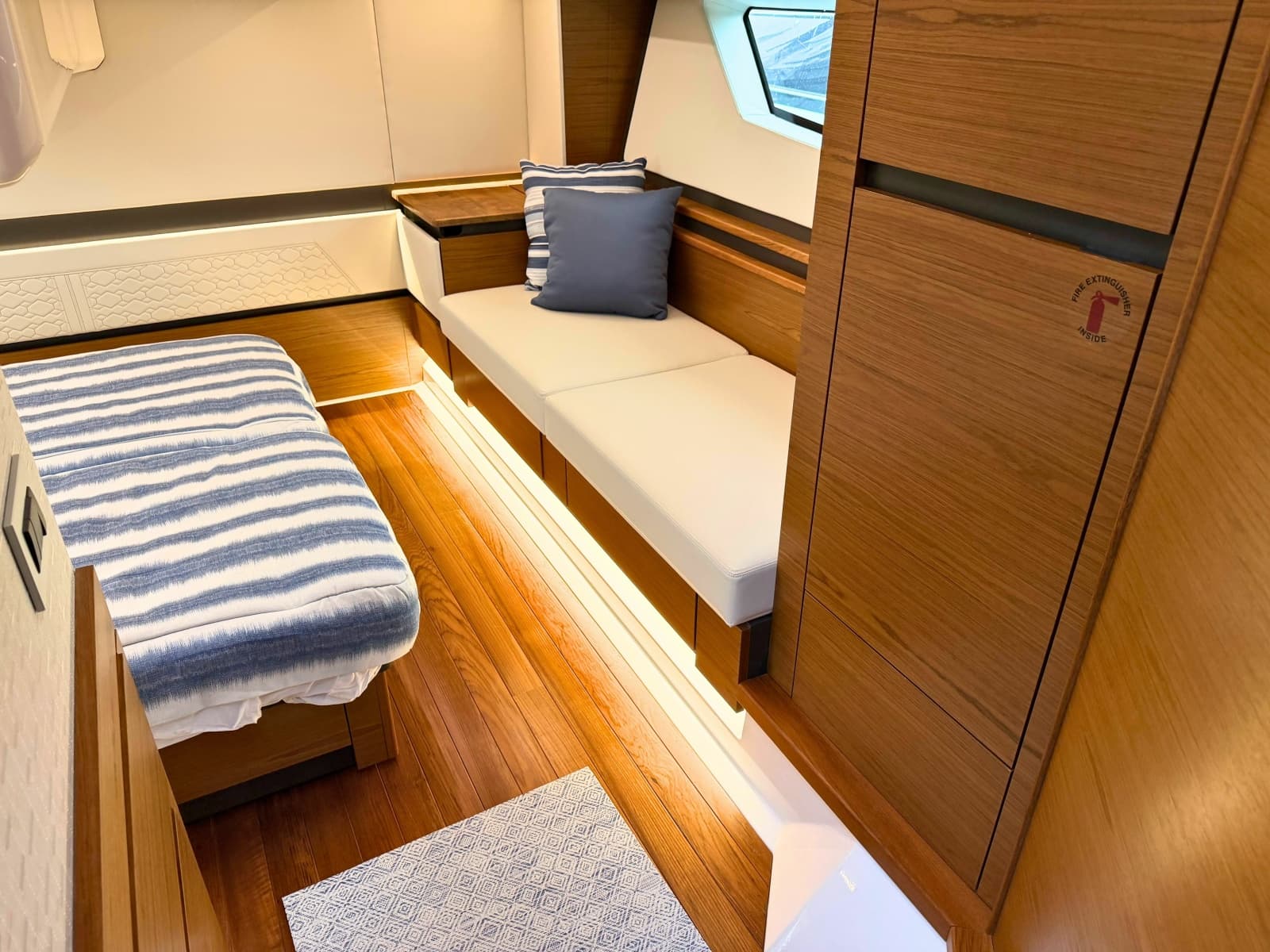2025 Tiara Yachts 48 LE - Photo 24
