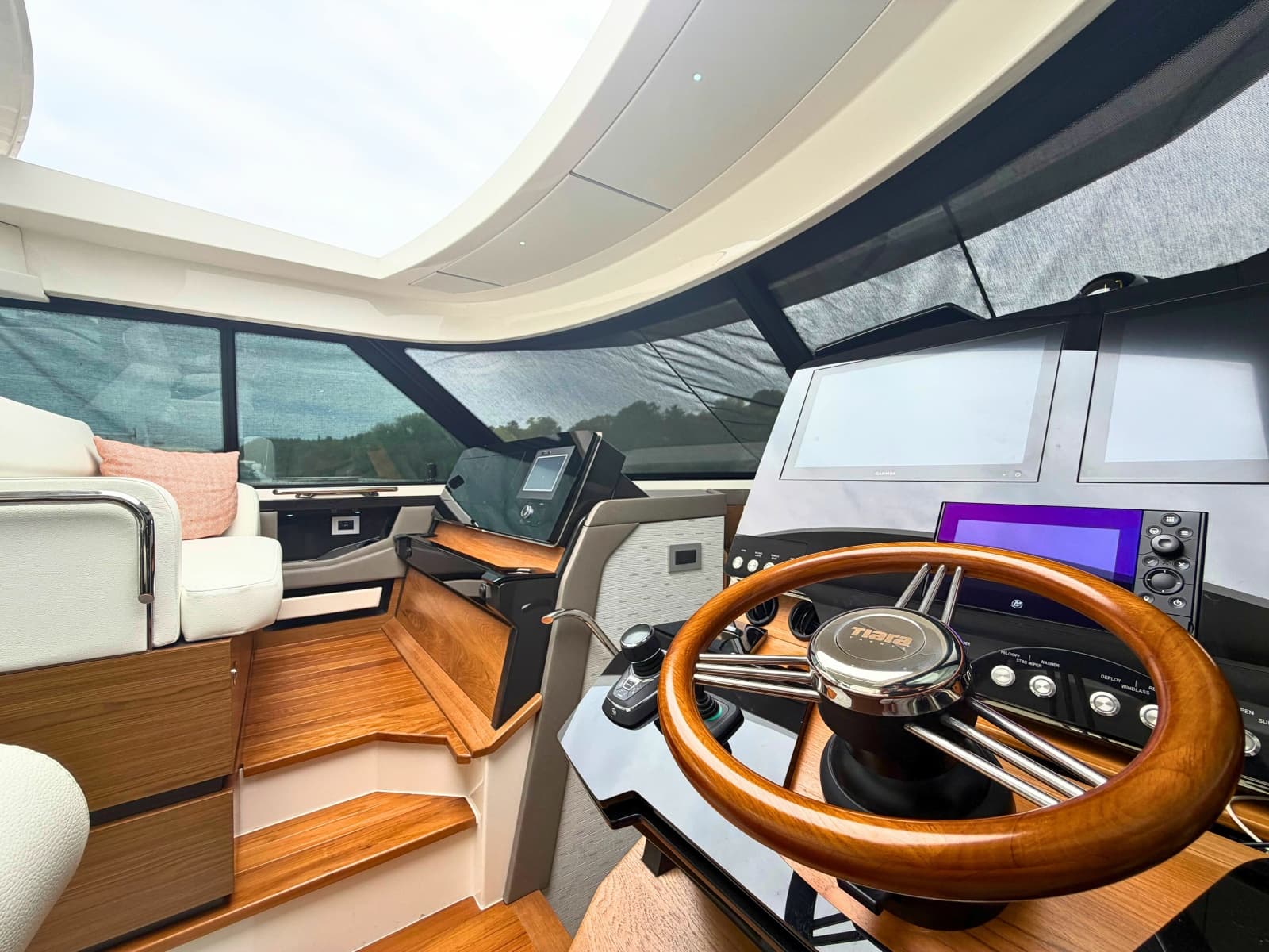 2025 Tiara Yachts 48 LE - Photo 9