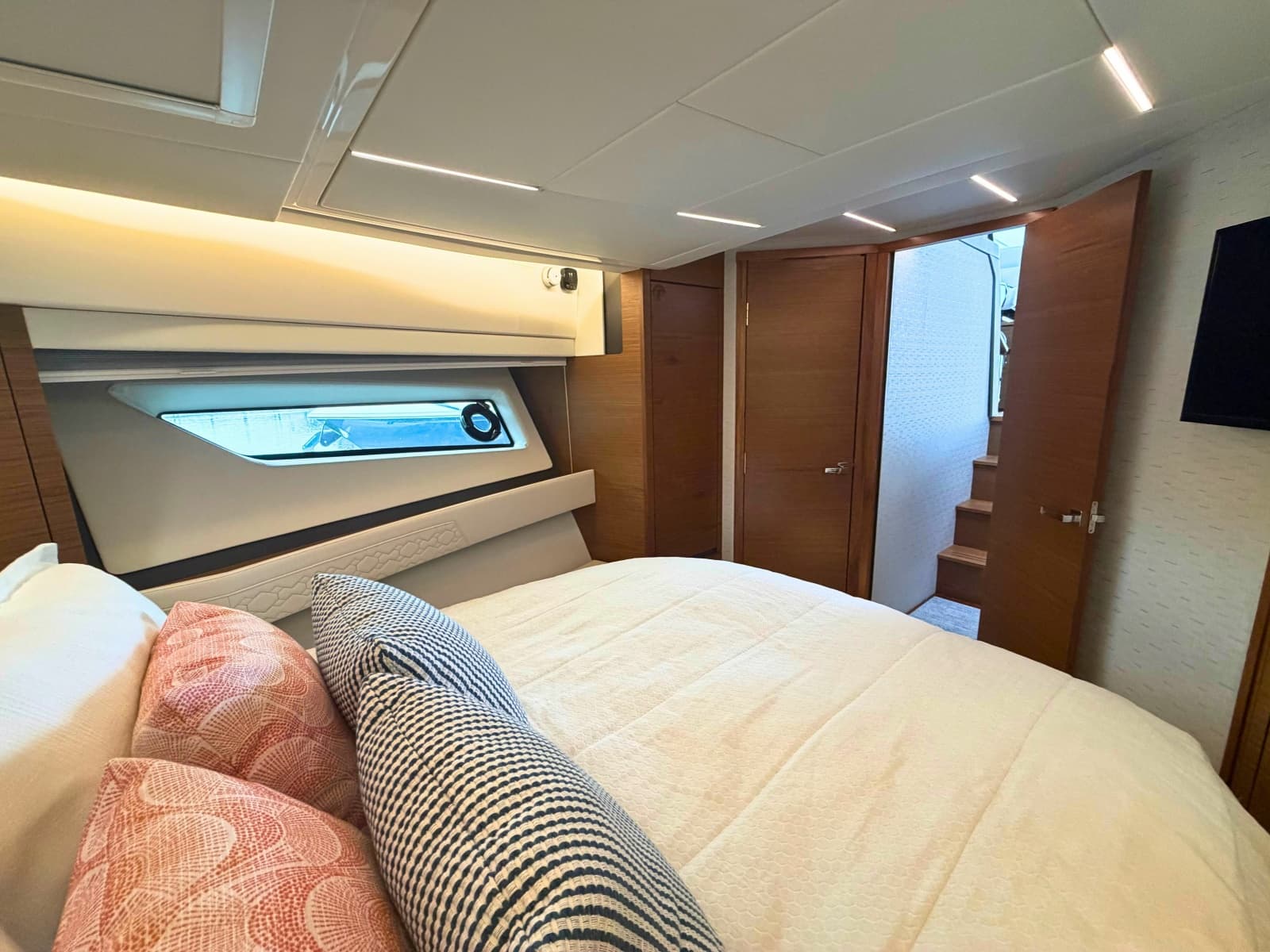 2025 Tiara Yachts 48 LE - Photo 22