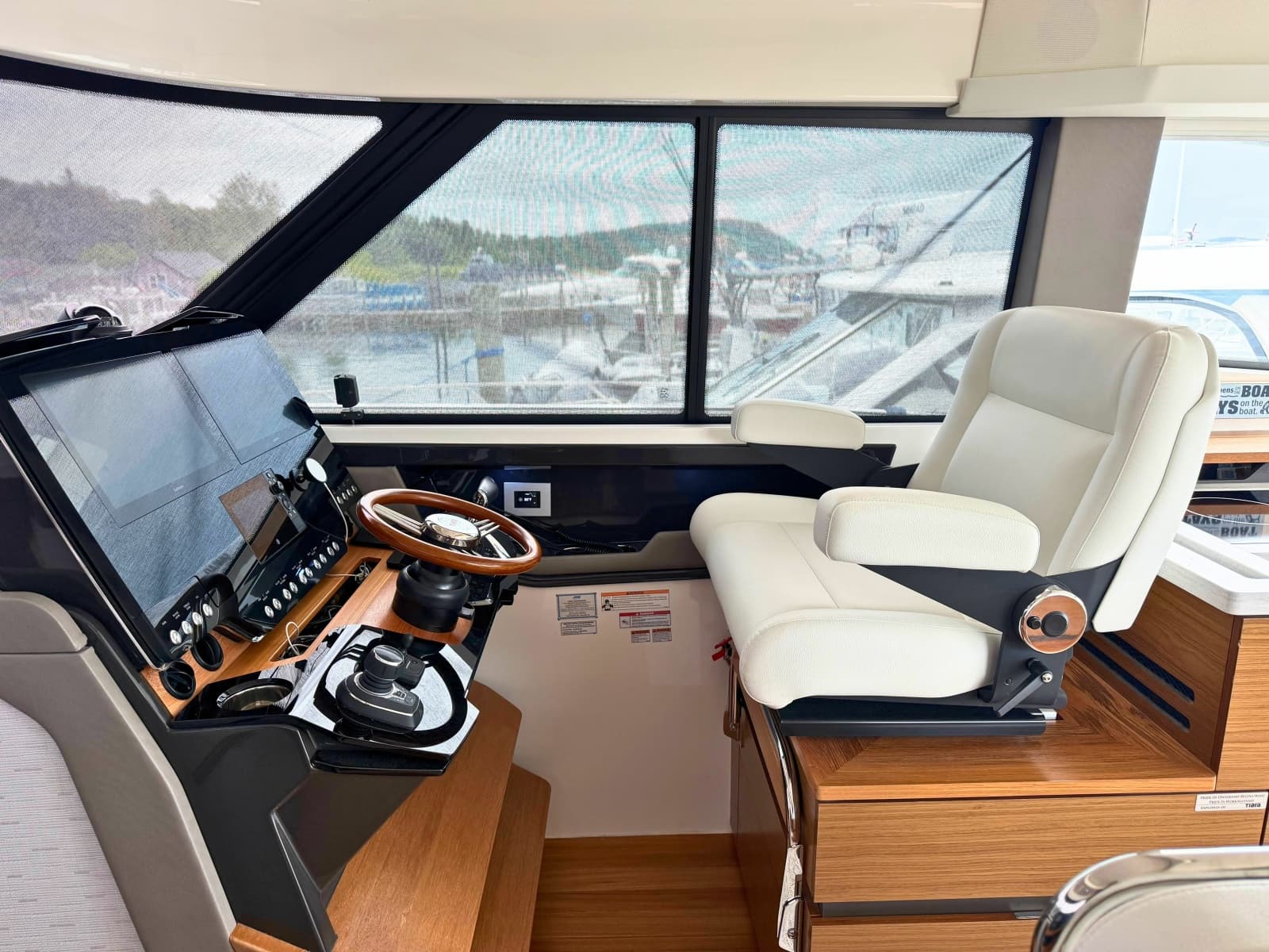 2025 Tiara Yachts 48 LE - Photo 12