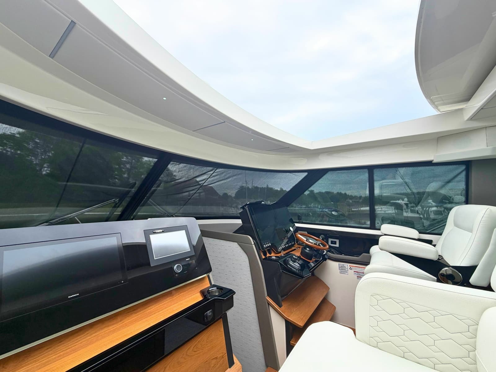 2025 Tiara Yachts 48 LE - Photo 10