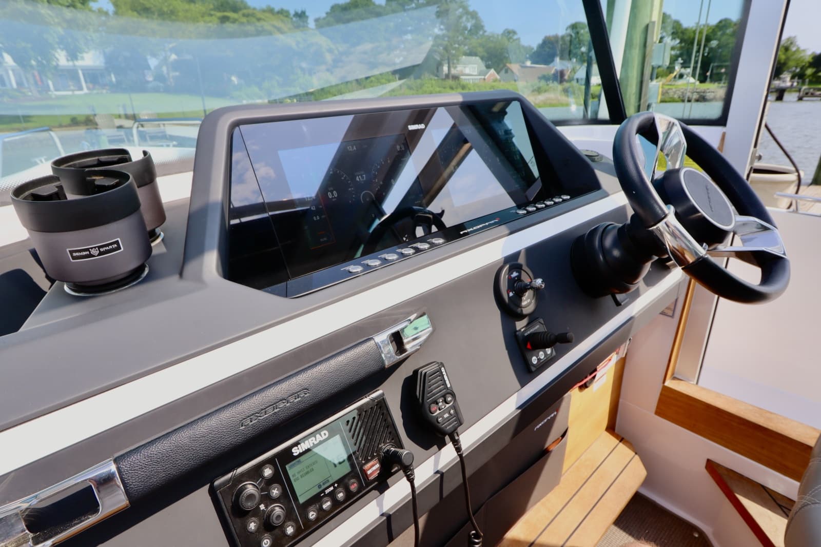 2021 Axopar 28 Cabin - Photo 15