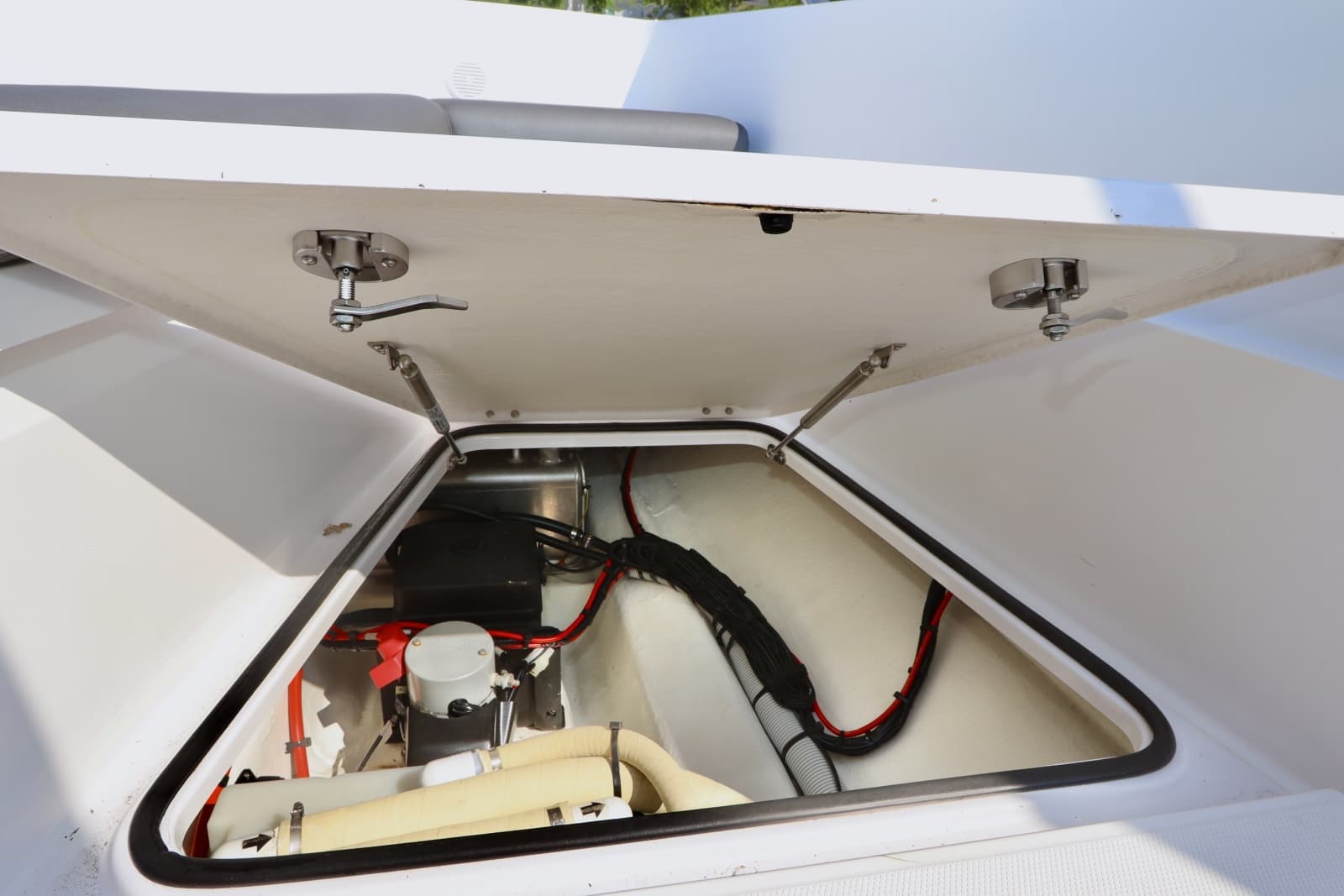 2021 Axopar 28 Cabin - Photo 27