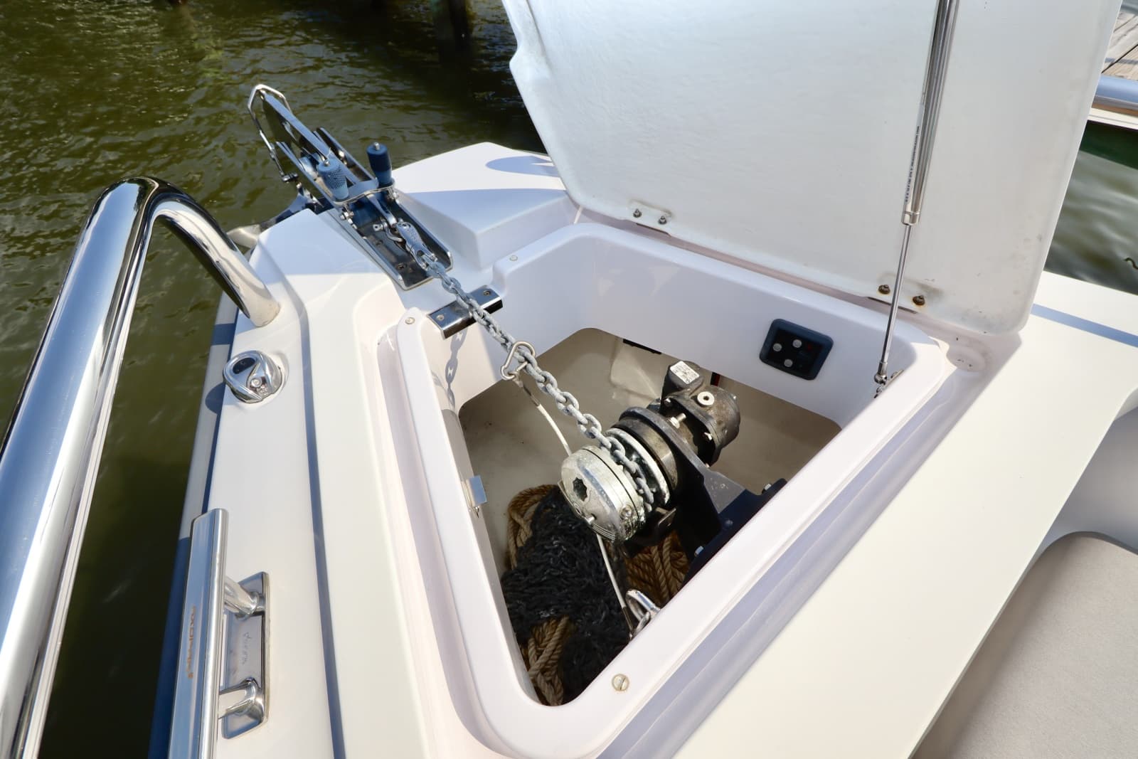 2021 Axopar 28 Cabin - Photo 26