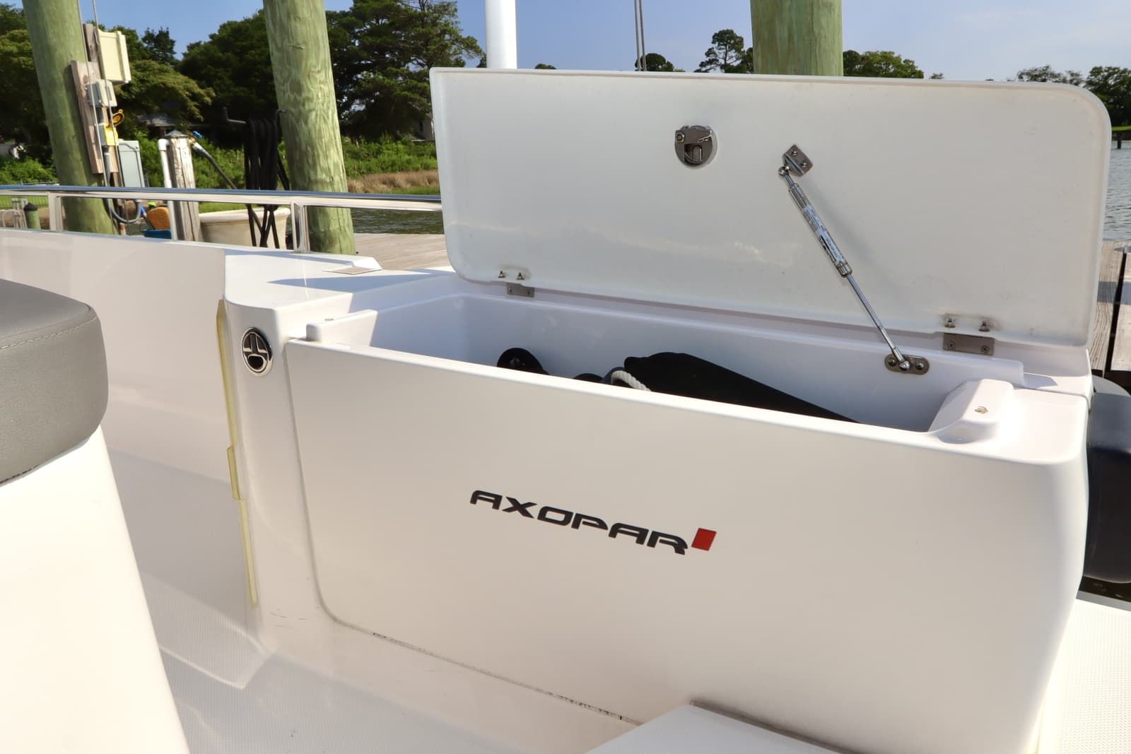 2021 Axopar 28 Cabin - Photo 24