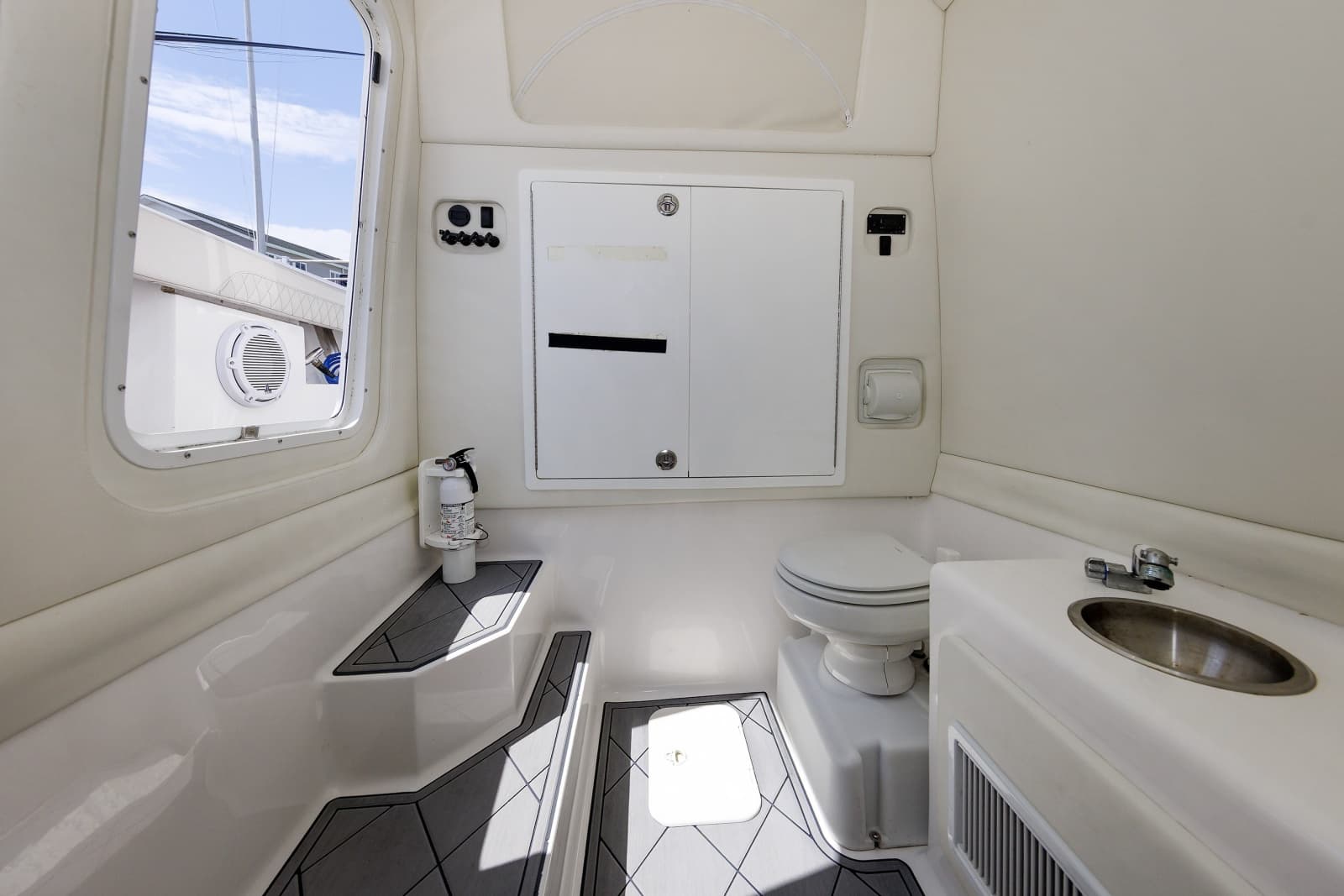 2021 Front Runner Center Console - Photo 11