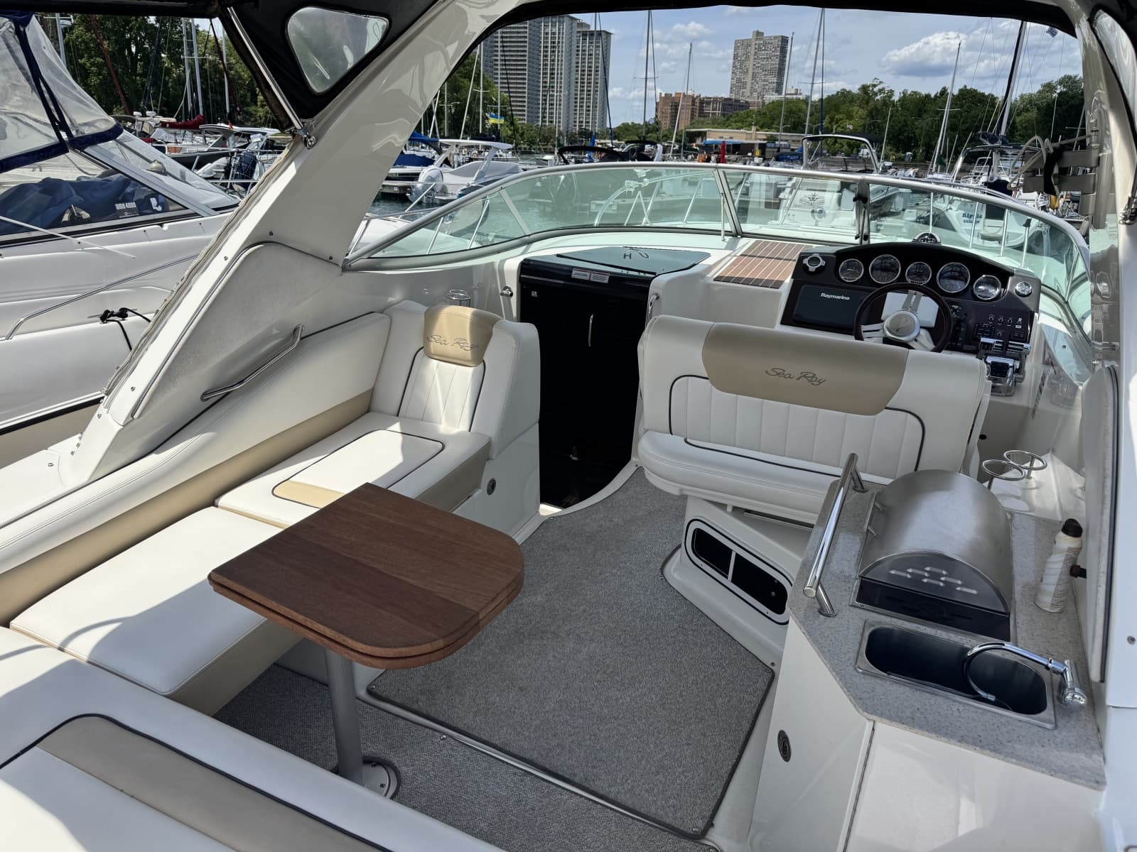 2010 Sea Ray 310 Sundancer - Photo 11