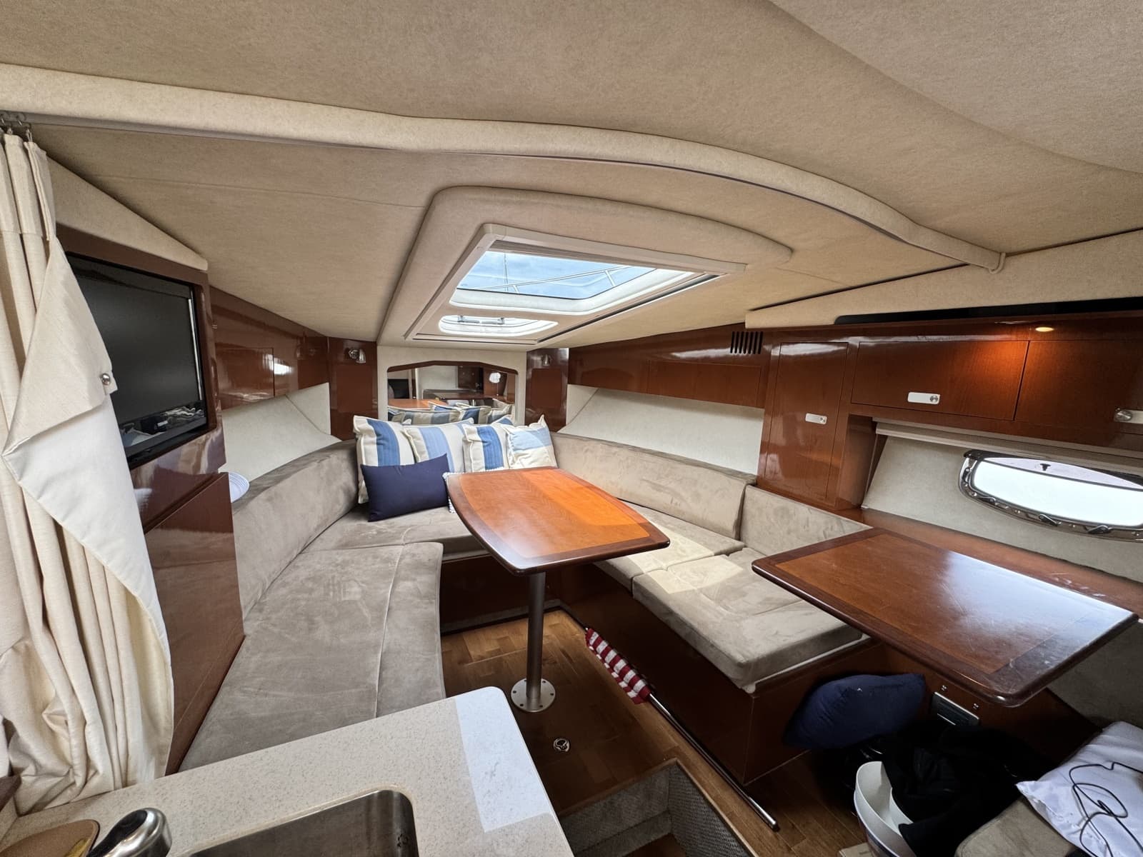 2010 Sea Ray 310 Sundancer - Photo 24