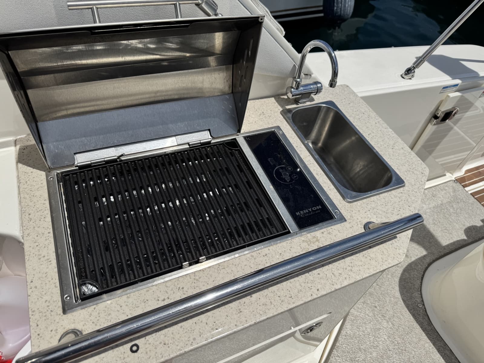 2010 Sea Ray 310 Sundancer - Photo 19