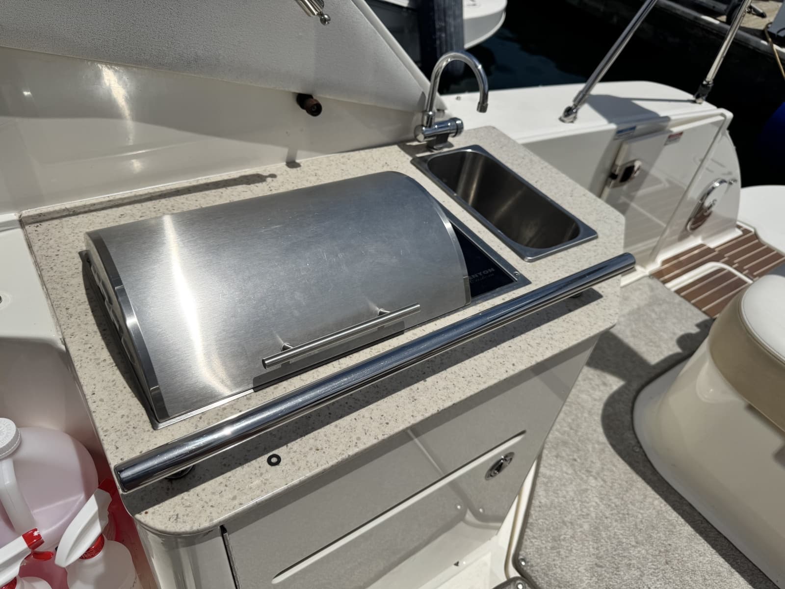 2010 Sea Ray 310 Sundancer - Photo 18