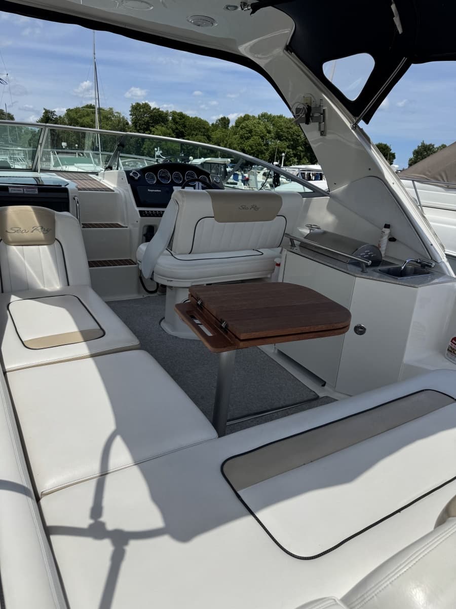 2010 Sea Ray 310 Sundancer - Photo 10