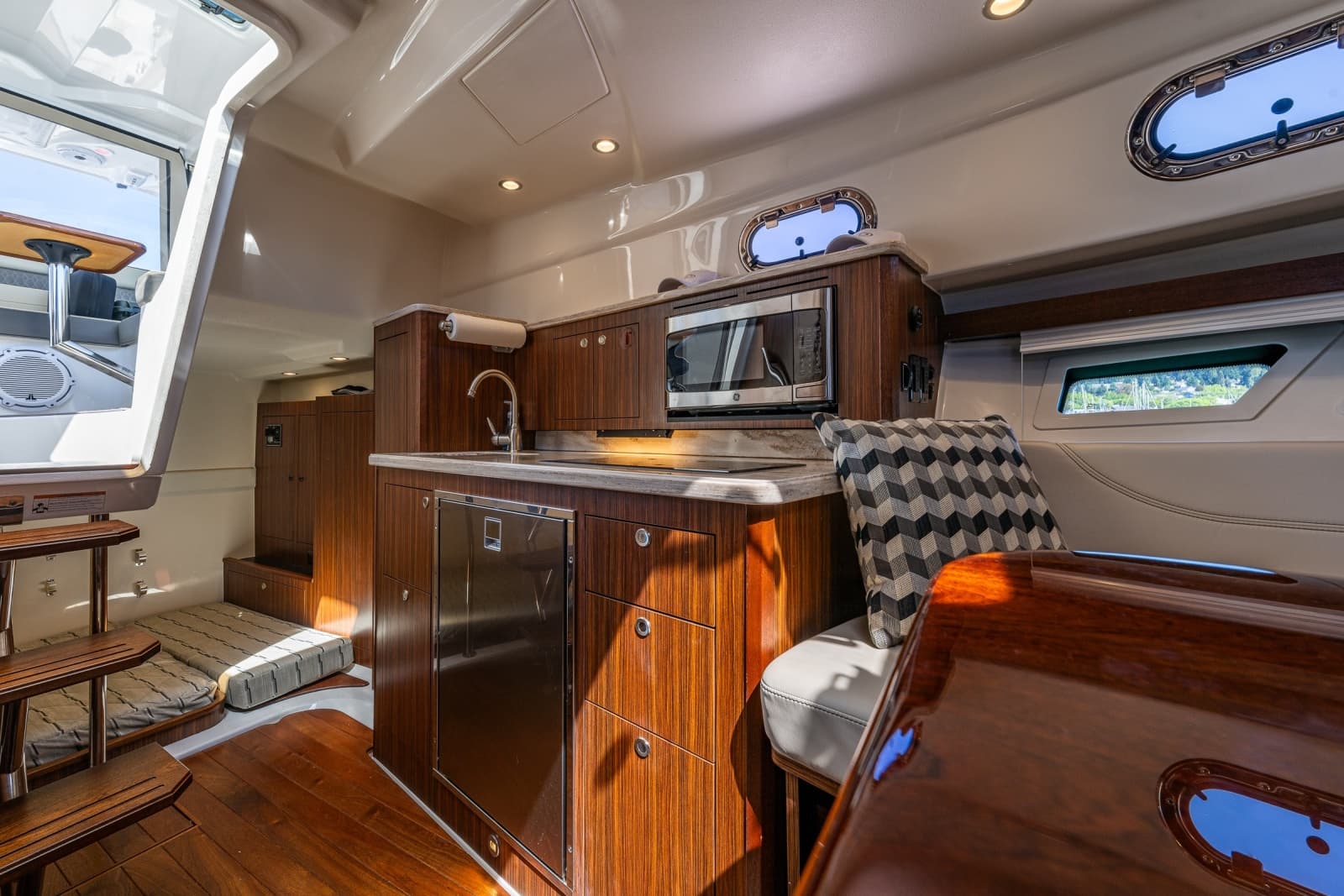 2021 Pursuit OS 355 - Photo 14