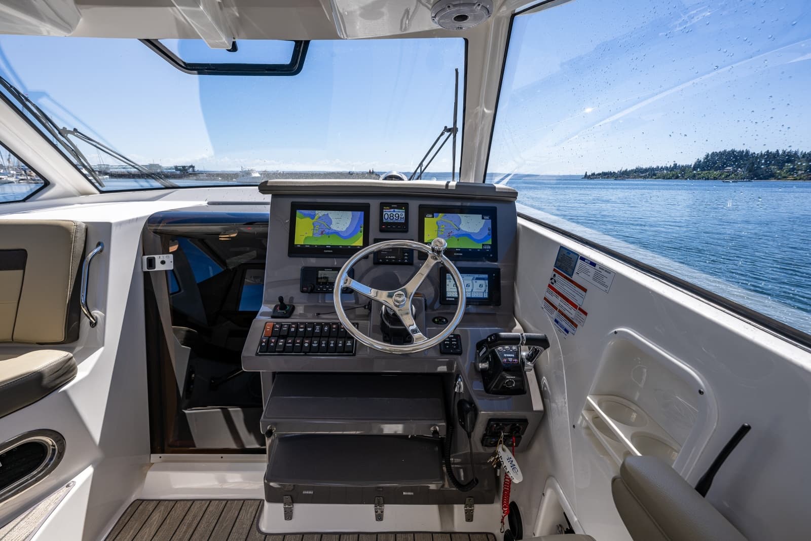 2021 Pursuit OS 355 - Photo 19