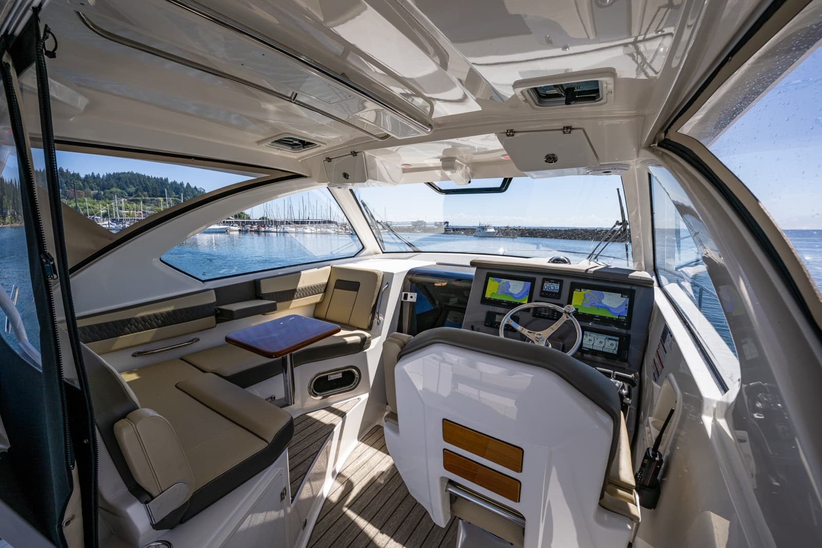 2021 Pursuit OS 355 - Photo 21