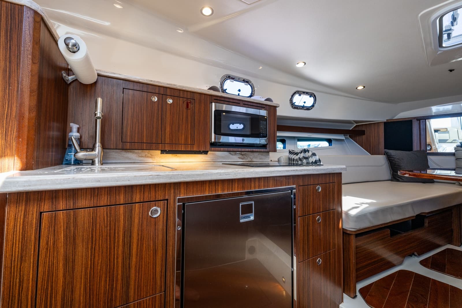 2021 Pursuit OS 355 - Photo 17