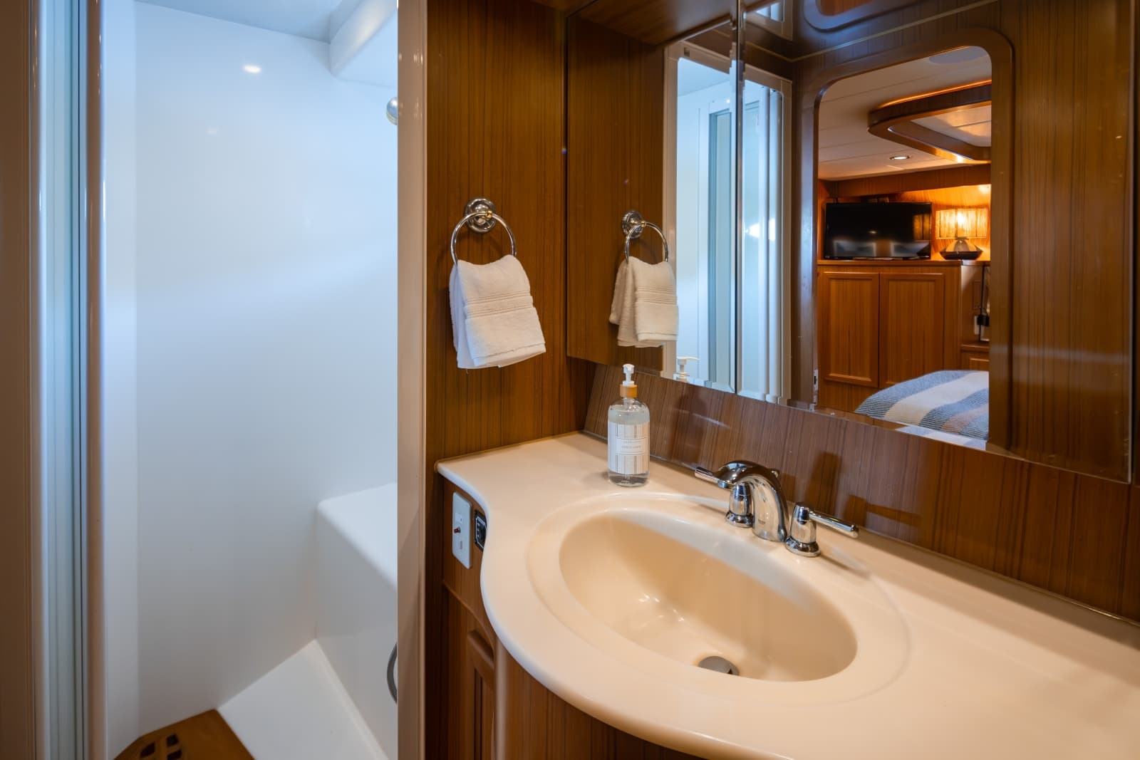 2000 Symbol 50 Pilothouse - Photo 17
