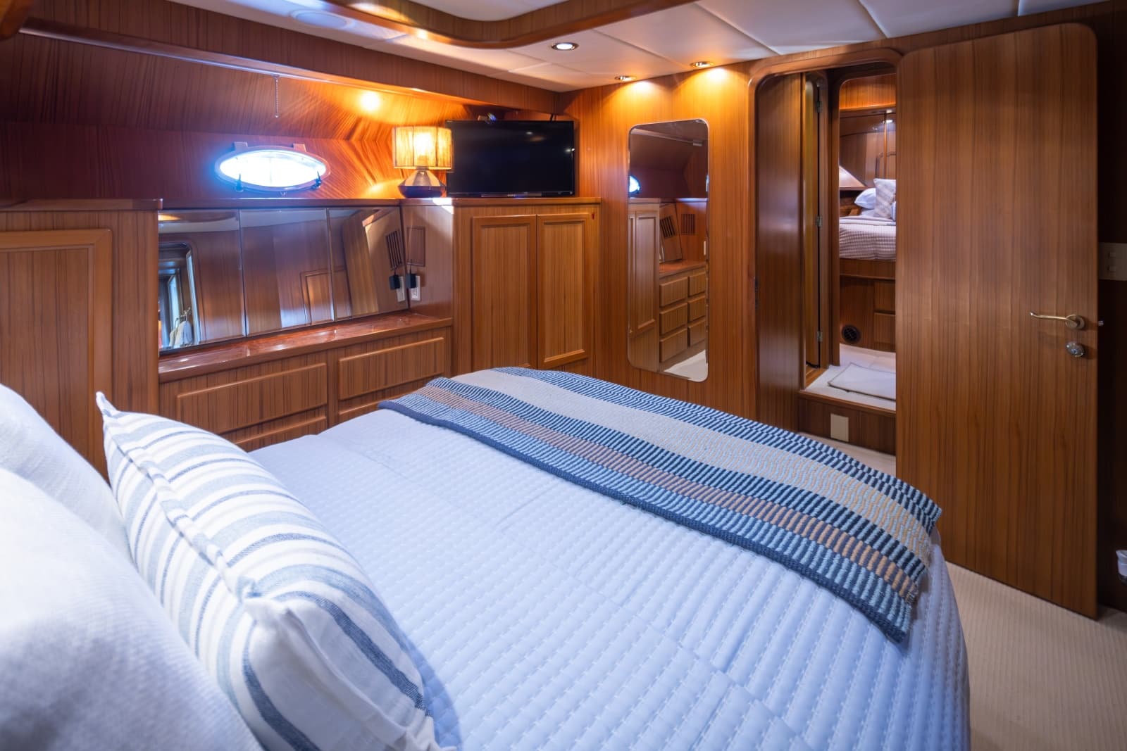 2000 Symbol 50 Pilothouse - Photo 16