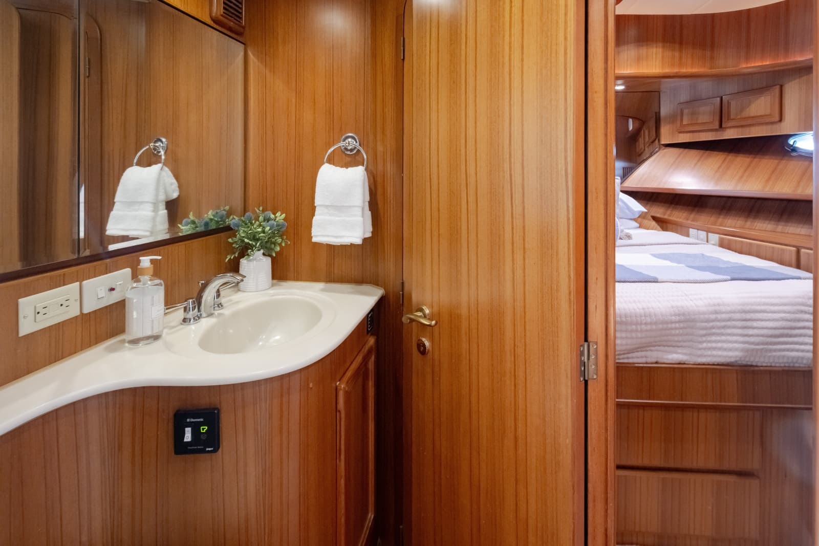 2000 Symbol 50 Pilothouse - Photo 21